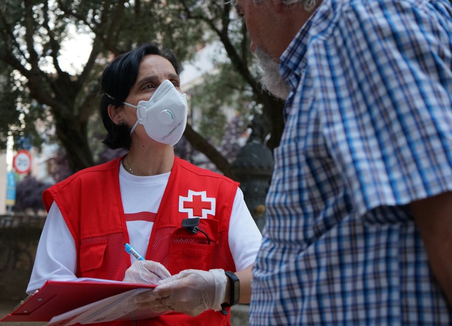 Cerca de la mitad de las personas desempleadas atendidas por Cruz Roja lo son a causa de la pandemia