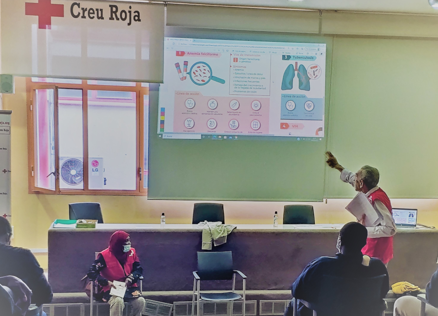 Més de 70 persones participen en els tallers de la Creu Roja per millorar la gestió de la salut individual en col·lectius migrants a Catalunya