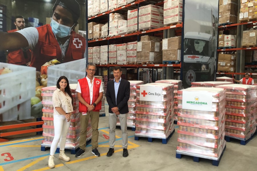 Mercadona entrega més de 6.000 quilos de cigrons cuits a la Creu Roja a Catalunya