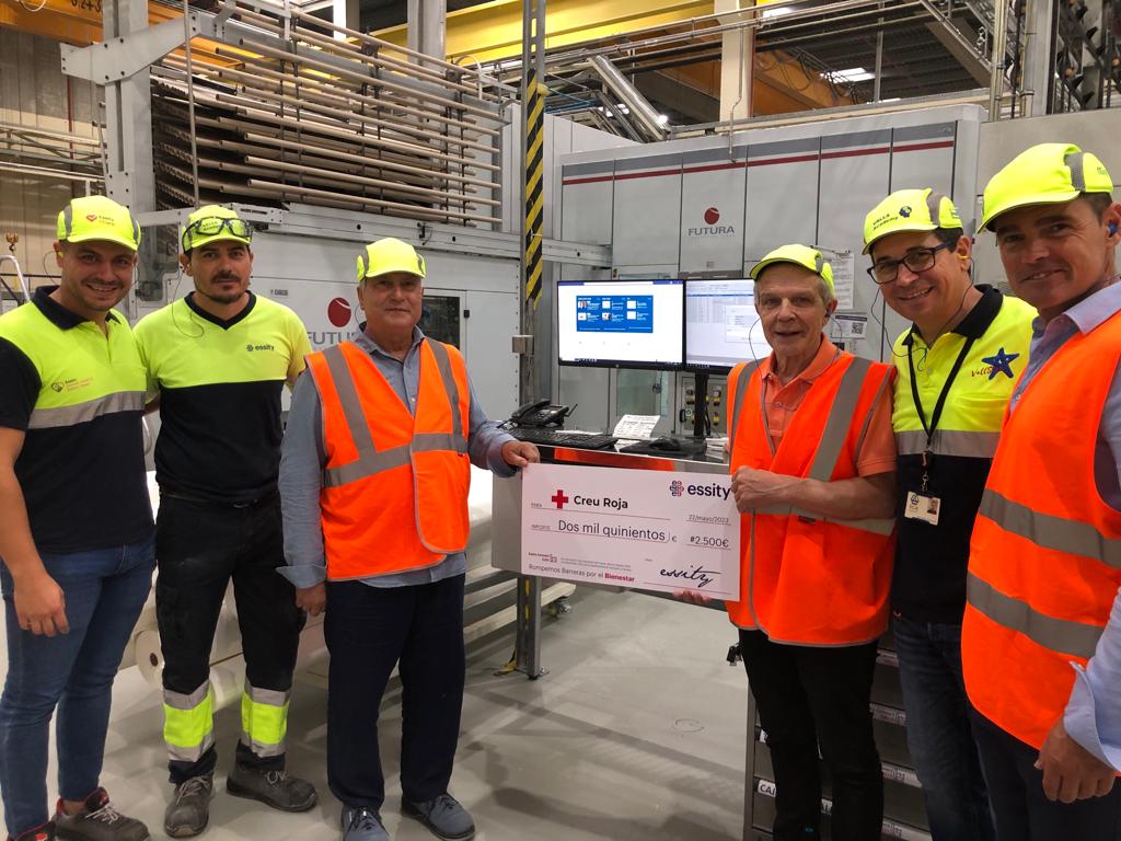Essity dona 2.500€ a la Creu Roja per a la reducció de la bretxa digital