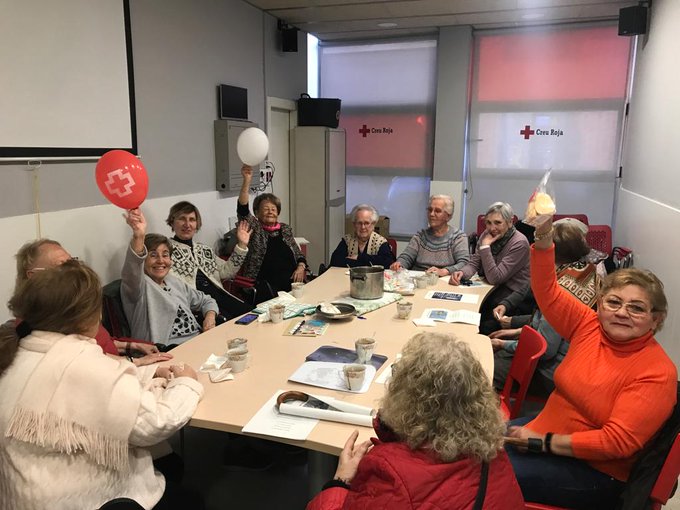 Las mujeres representan el 64% de las personas atendidas en proyectos de extrema vulnerabilidad, de ocupación y de gente mayor de Cruz Roja en Catalunya