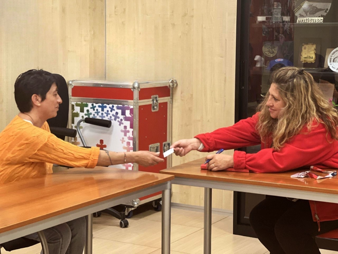 Cruz Roja ofrece ayuda para cubrir necesidades básicas a 1.600 personas de la provincia de Tarragona con tarjetas monedero