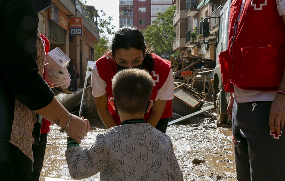 Cruz Roja en Catalunya presta apoyo psicosocial a las personas afectadas por la DANA en Valencia