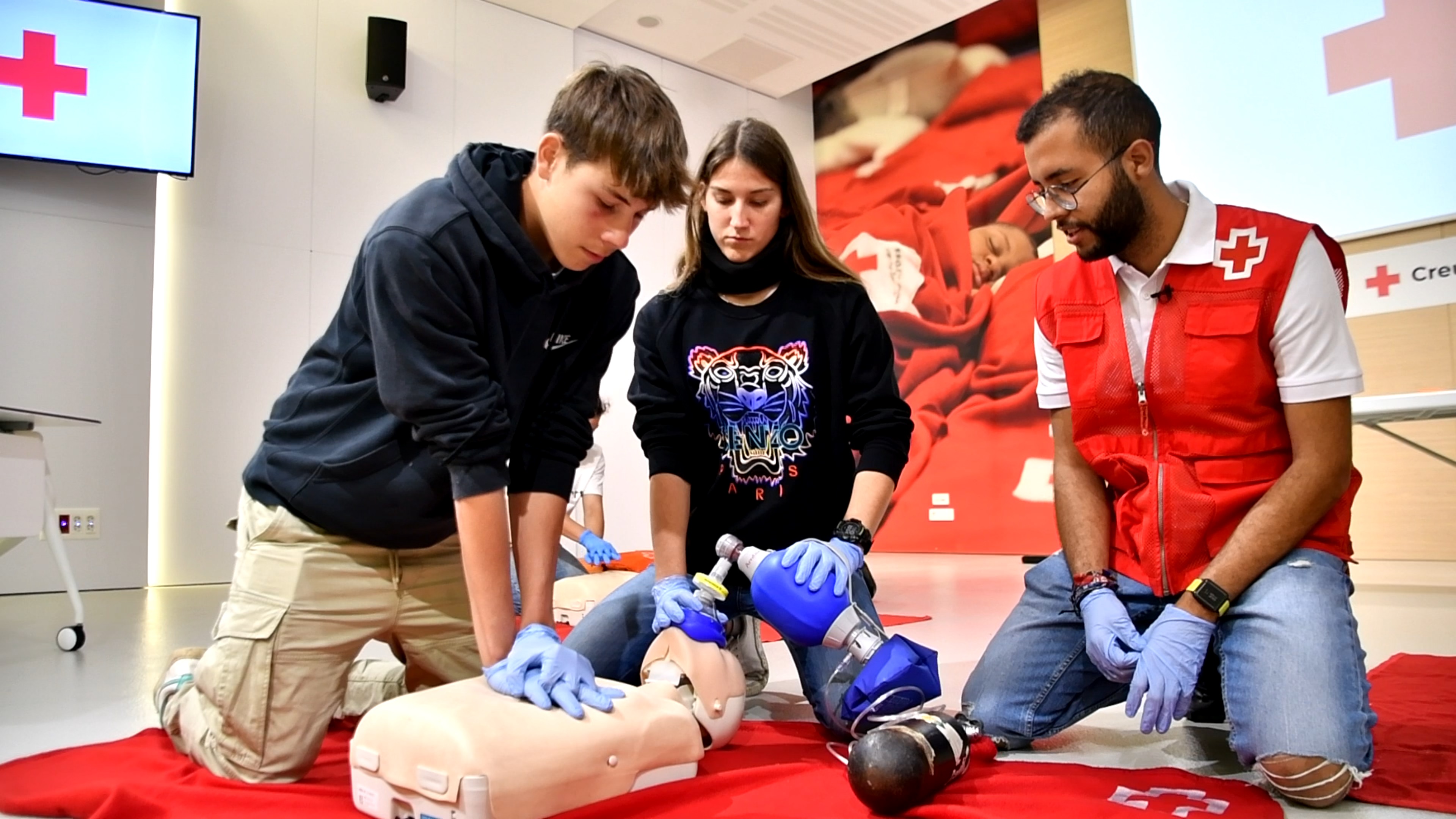Cruz Roja forma en primeros auxilios a 40.000 personas en Catalunya durante 2023