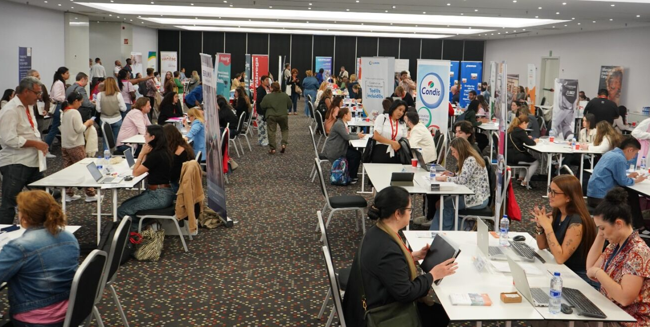 Prop de 300 candidatures i 60 empreses es troben per afavorir la inserció laboral