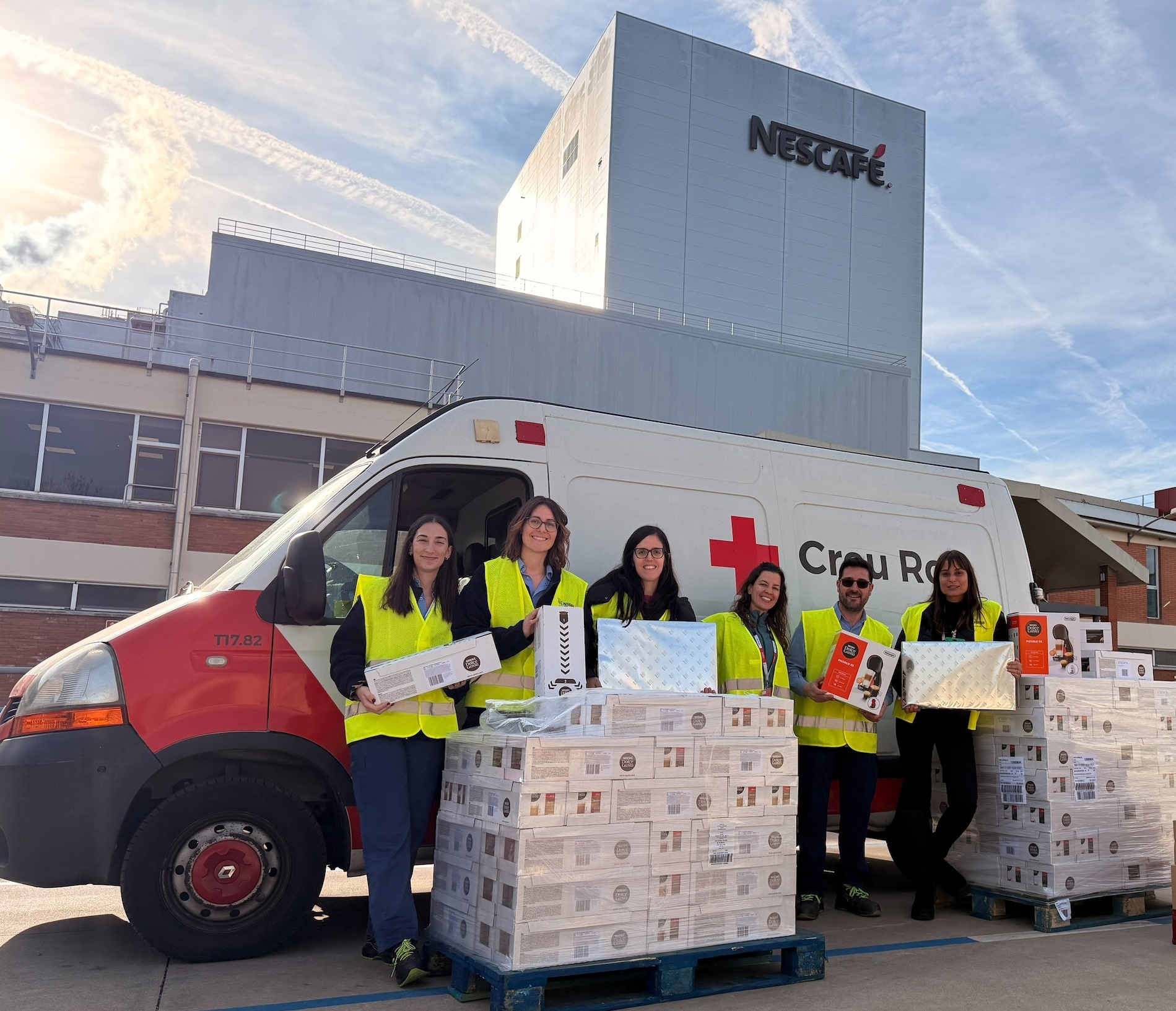 La Creu Roja rep una donació de Nestlé per a les persones vulnerables durant l’onada de fred