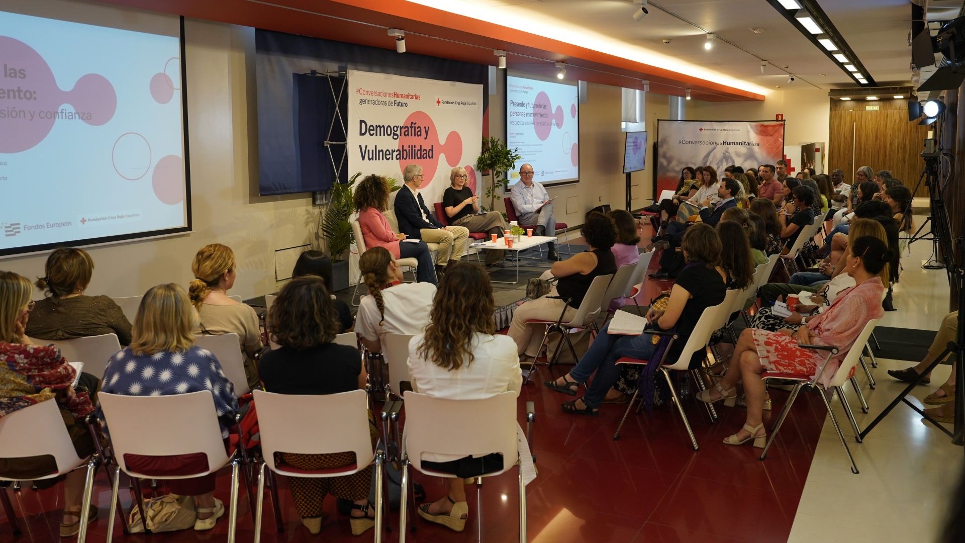 Presente y futuro de las personas en movimiento: respuestas sociales, cohesión y confianza