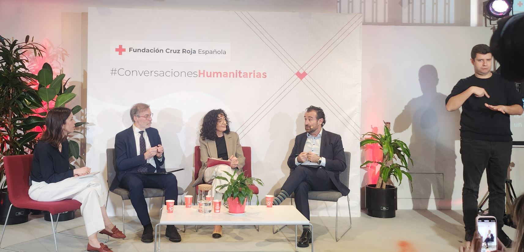 Compartiendo Oportunidades, Construyendo Futuro: el desarrollo humano en la era digital