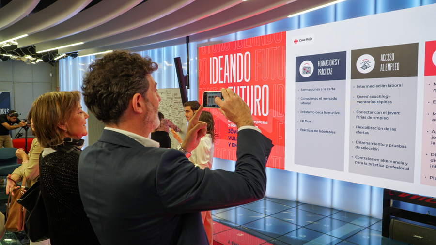 Jóvenes, Vulnerabilidad y Empleo: Ideando futuro con empresas y líderes de opinión