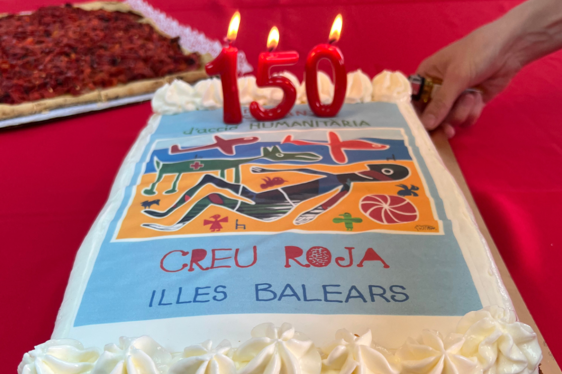 El artista Gustavo cede una obra a Creu Roja y diseña el cartel oficial del 150 aniversario de la entidad en Balears.