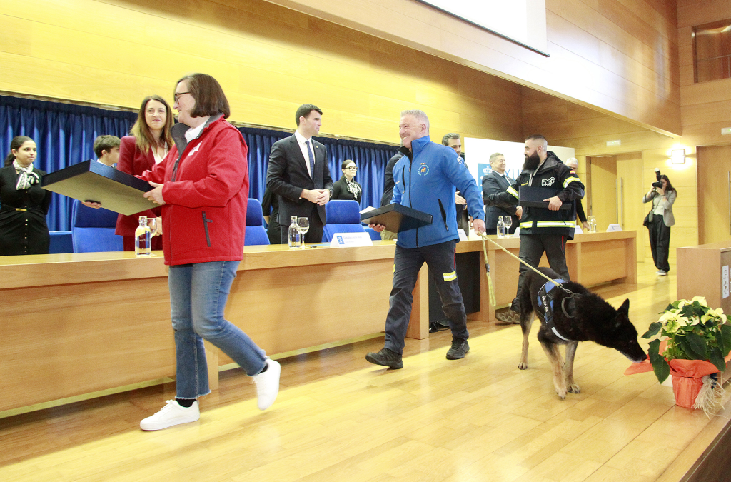 Cruz Vermella recibe a Medalla de Prata ao Mérito de Protección Civil de Galicia