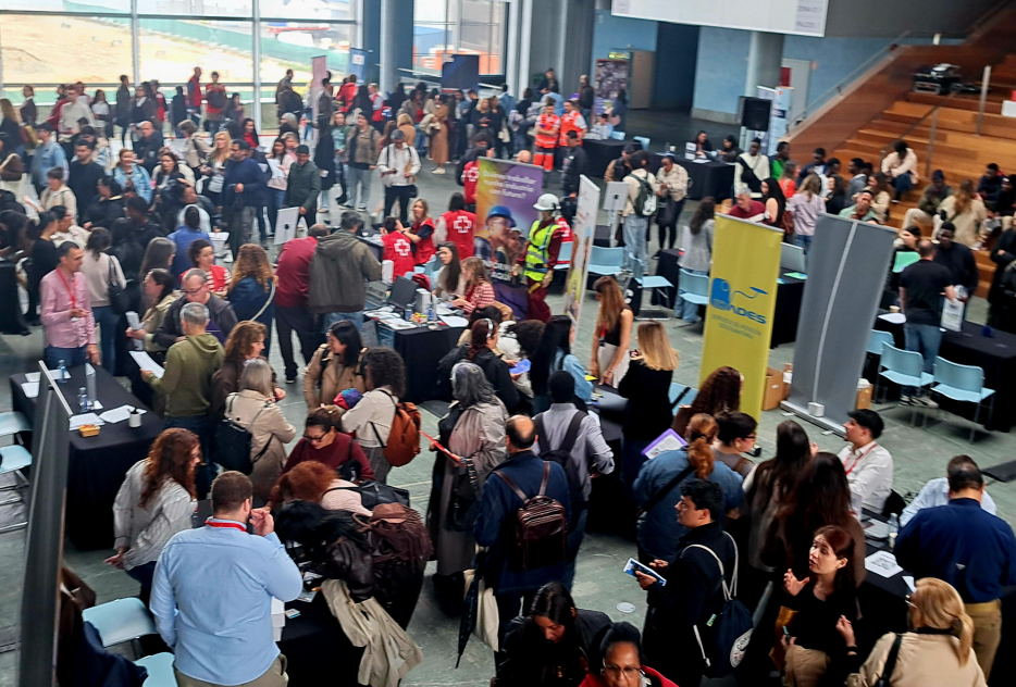 Máis de 600 persoas participan na primeira Feira de Emprego de Cruz Roja en Galicia