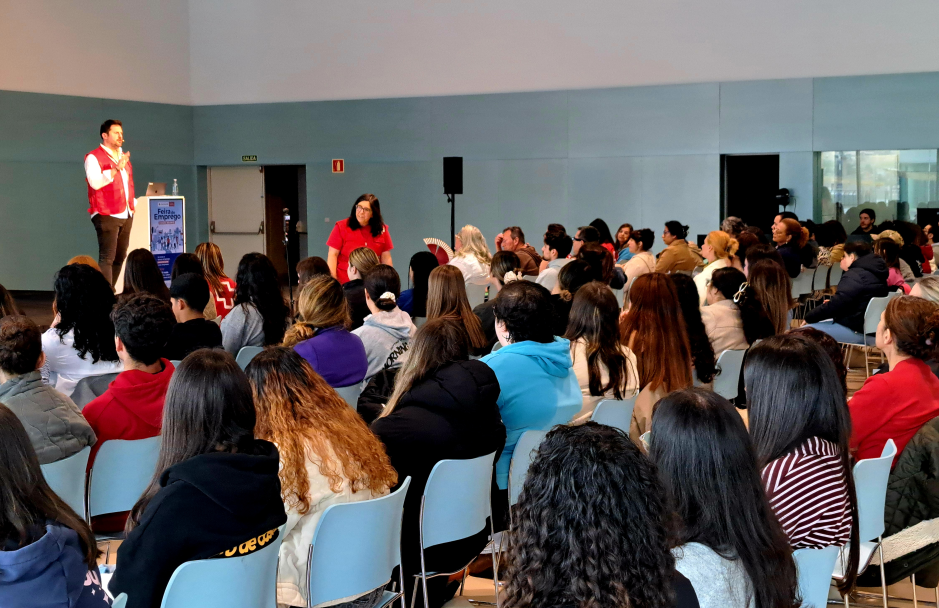 Máis de 600 persoas participan na primeira Feira de Emprego de Cruz Roja en Galicia
