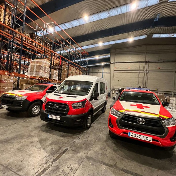 Laguntzak jarraitzen du: 18 ibilgailu Espainiatik heldu dira Ukrainako Gurutze Gorrira, Hungariara eta Poloniara