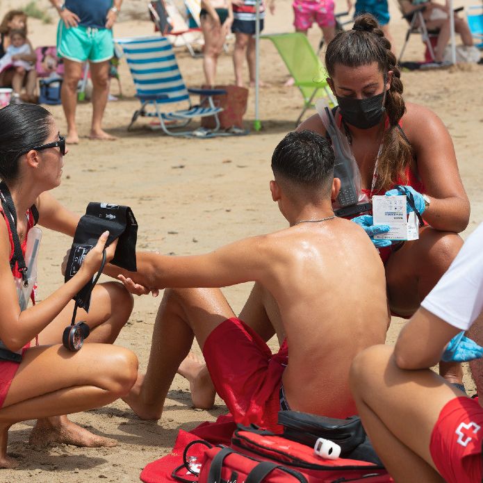 39.100 lagun baino gehiago artatu ditu hondartzetan Gurutze Gorriak aurtengo udan