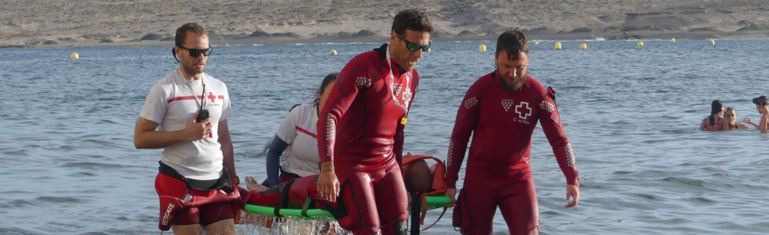 Preparados para socorrer y rescatar a deportistas que practican kitesurf o windsurf