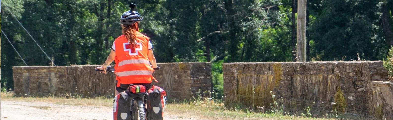 Cruz Roja recorre el Camino Francés y el Portugués para atender a peregrinos y peregrinas