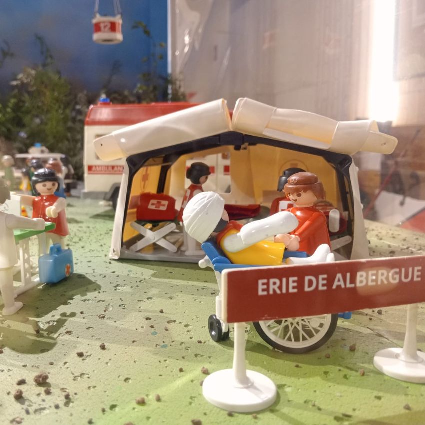 600 piezas de Playmobil para recrear el trabajo de Cruz Roja en León