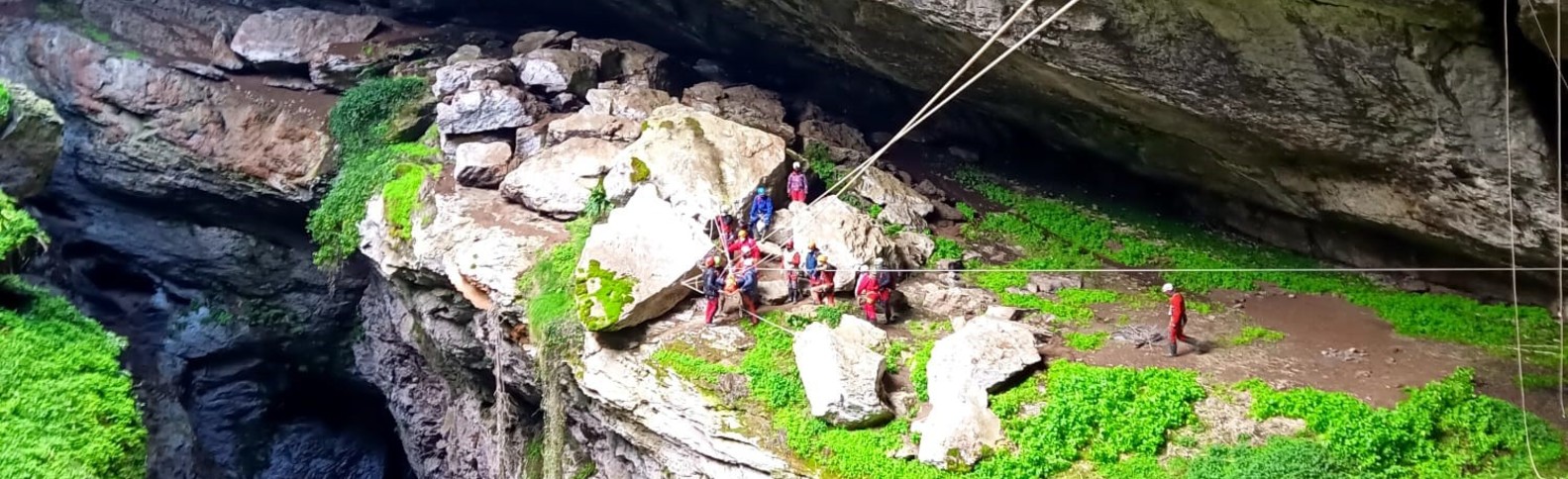 Un rescate de 6 horas a 100 metros de profundidad