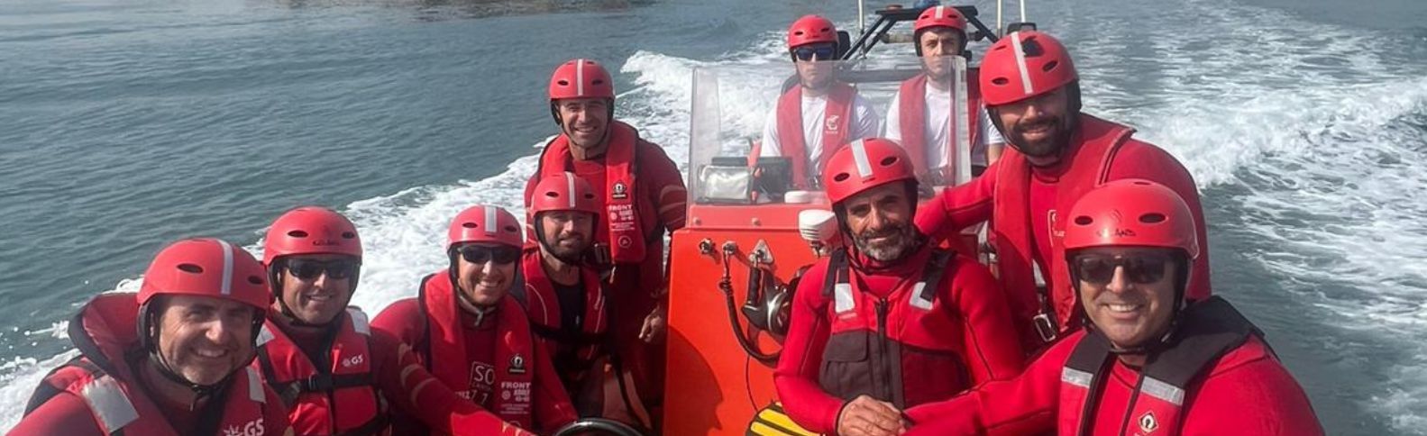 Más de 150 bomberos en Cantabria se forman en rescate acuático