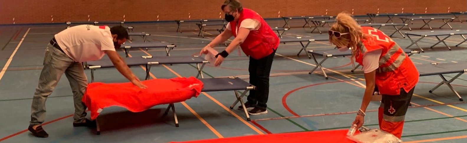 Cruz Roja se moviliza para combatir el devastador incendio en Málaga