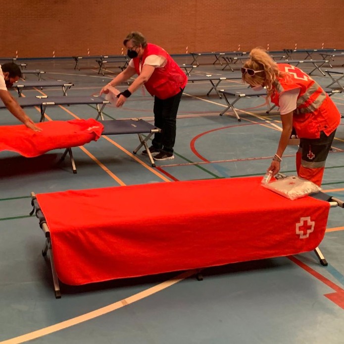 Cruz Roja se moviliza para combatir el devastador incendio en Málaga
