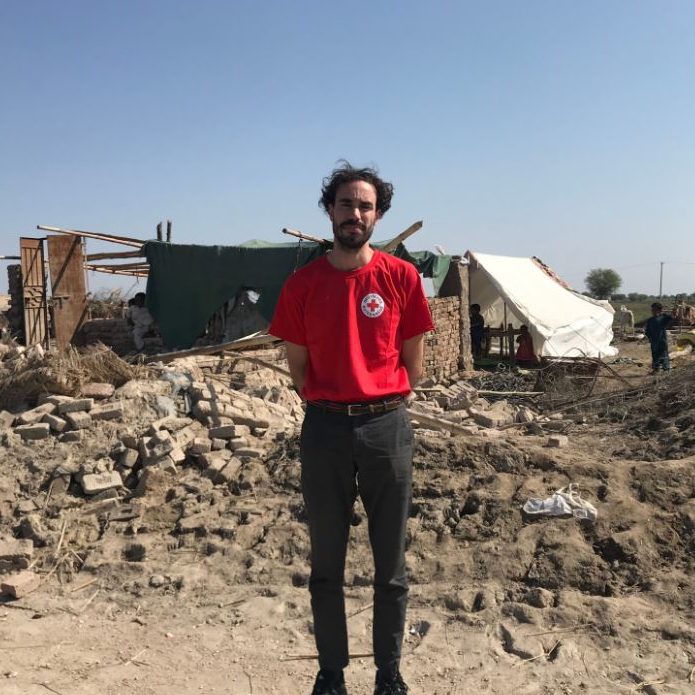 Lehen lerroan, Pakistandik