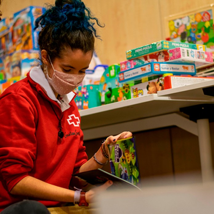 Jostailuak eta eskolako materiala urte osoan