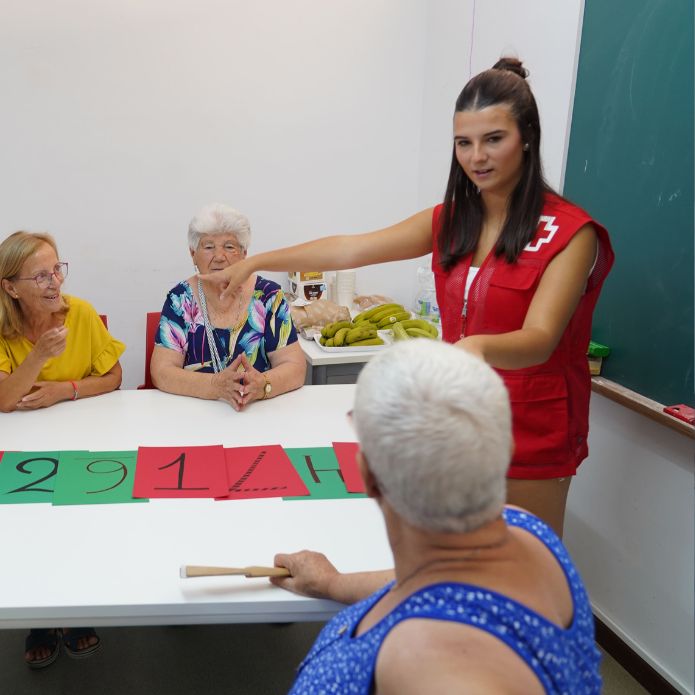 El compromiso de Carmen y Elena, las mellizas voluntarias que acompañan a las personas mayores en Córdoba