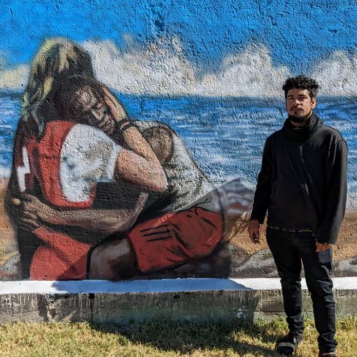 L’abraçada de Luna a Abdou protagonitza un mural a l’Argentina
