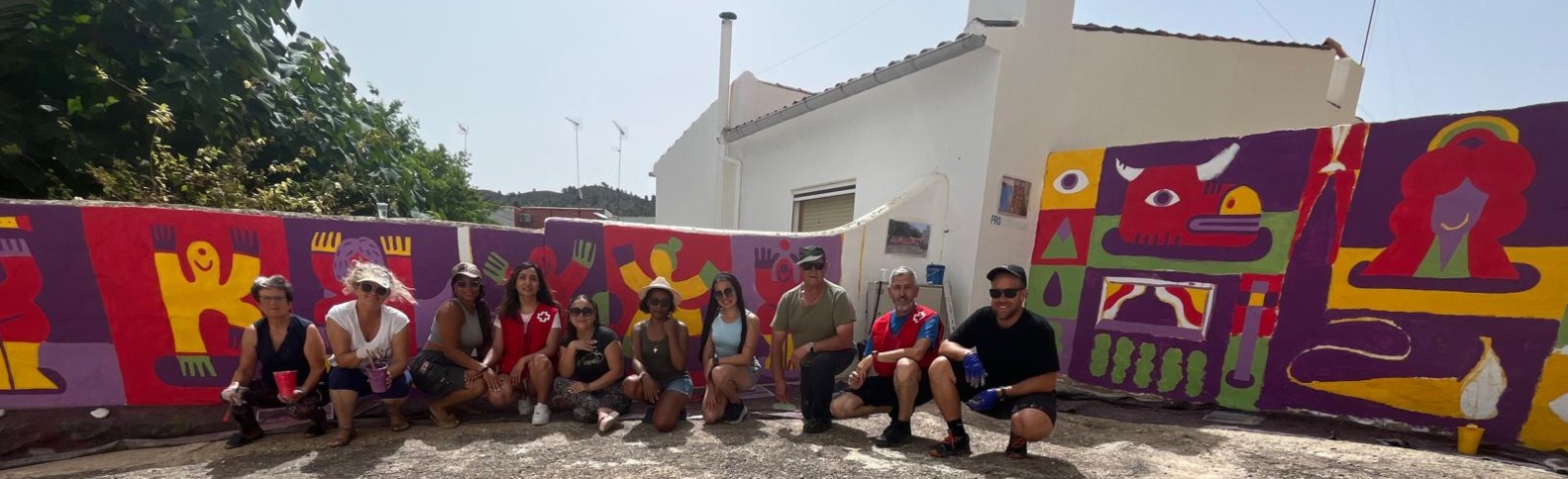 Dos murales colaborativos y un banco para hacer frente a la soledad no deseada