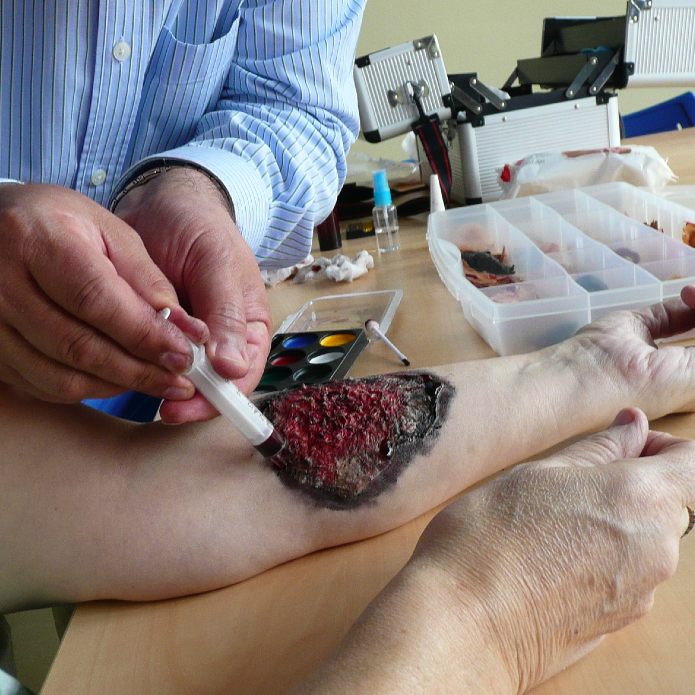 Lehen laguntza oso errealistak