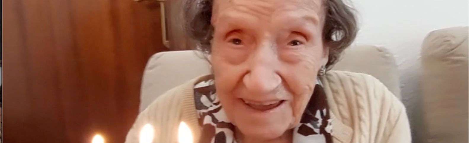 Angelina, usuaria de teleasistencia de Cruz Roja en Cataluña, cumple 111 años