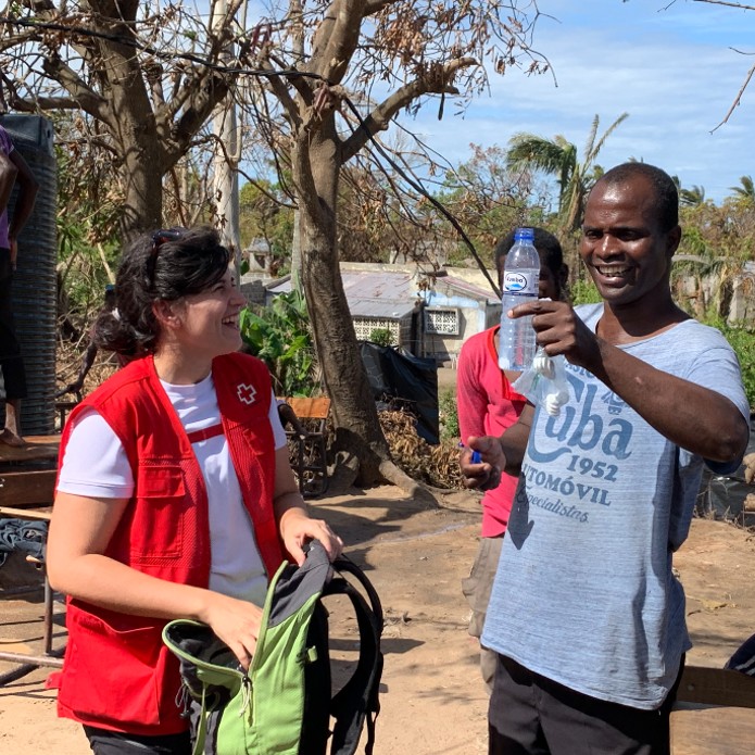 Laguntzaileak: etxetik urrun bizi dira desberdintasunak geldiarazteko