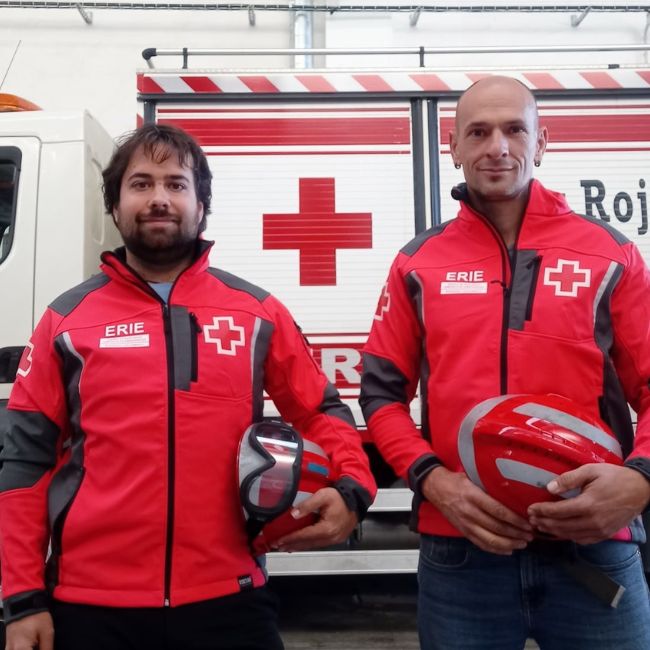 Dejar las vacaciones para ayudar a evacuar a las personas afectadas por el incendio en Tenerife