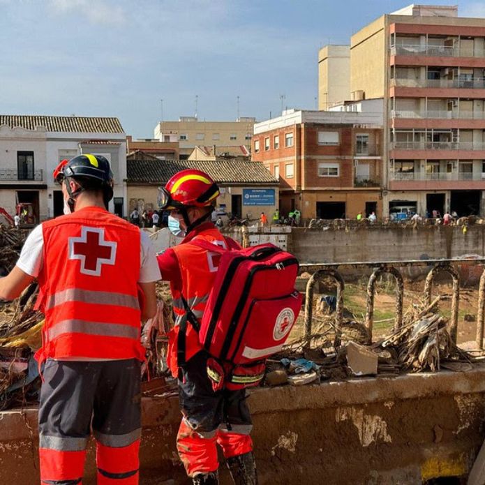 Cruz Roja comienza sus entregas económicas a 20.000 familias damnificadas por la DANA