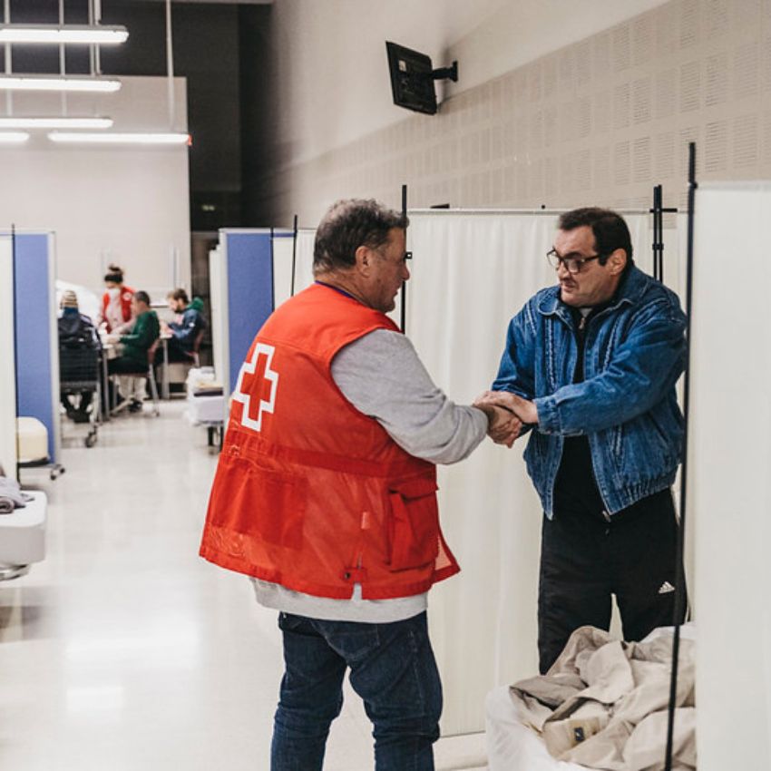 Cruz Roja intensifica por el frío su asistencia a personas en situación de calle