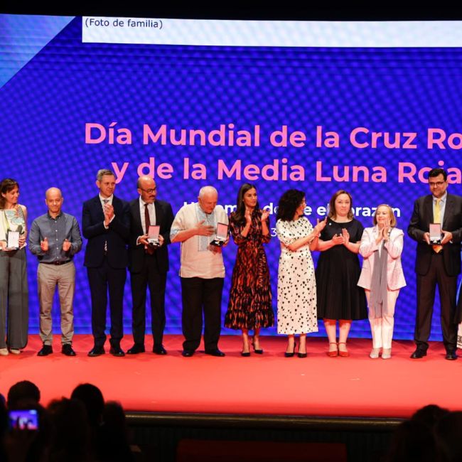 Cruz Roja entrega sus medallas de oro 'desde el corazón'