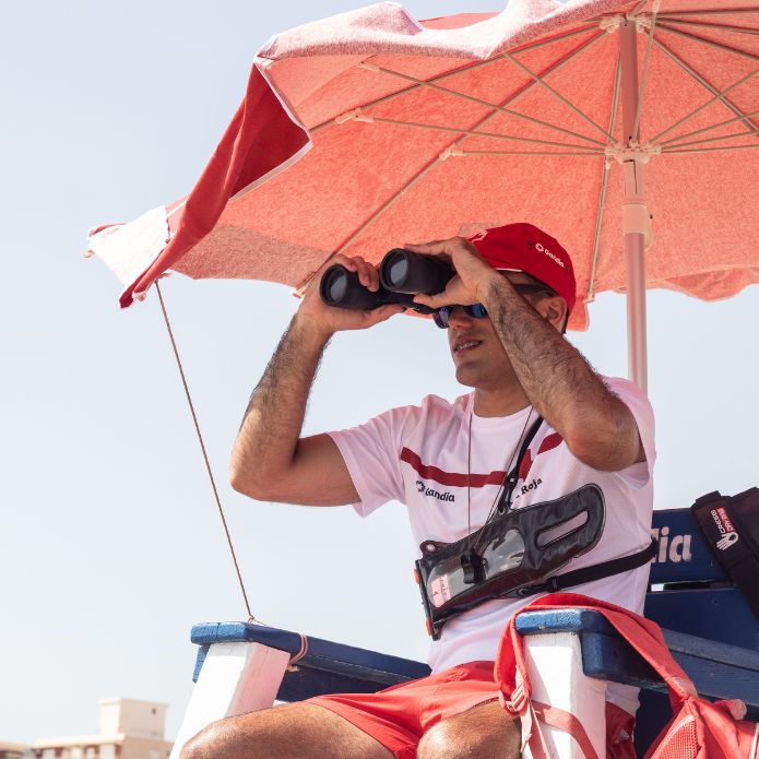 Cruz Roja reduce un 18% los rescates en playas este verano