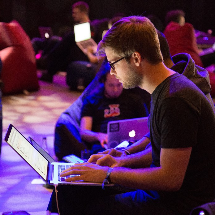 ¿Tienes una idea que puede cambiar el mundo? Te escuchamos y te ayudamos a impulsarla