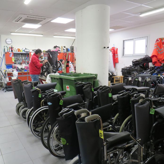 Gurpil-aulkia behar duzu? Hitz egin Gurutze Gorriarekin!