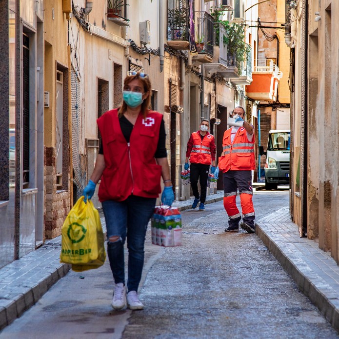 Pandemia hasi eta hiru urtera Gurutze Gorriari laguntza eskatzen dioten pertsona gehienak emakumeak dira