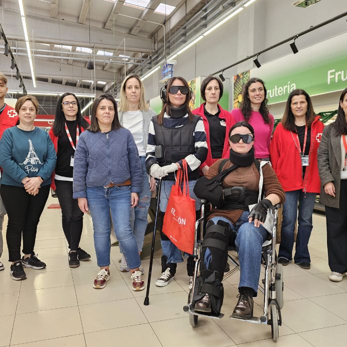 Un traje para ponerse en la piel de las personas mayores en el supermercado