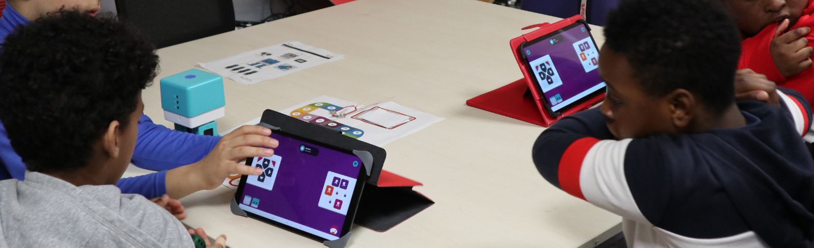 Un aula de refuerzo abre paso a la tecnología creativa