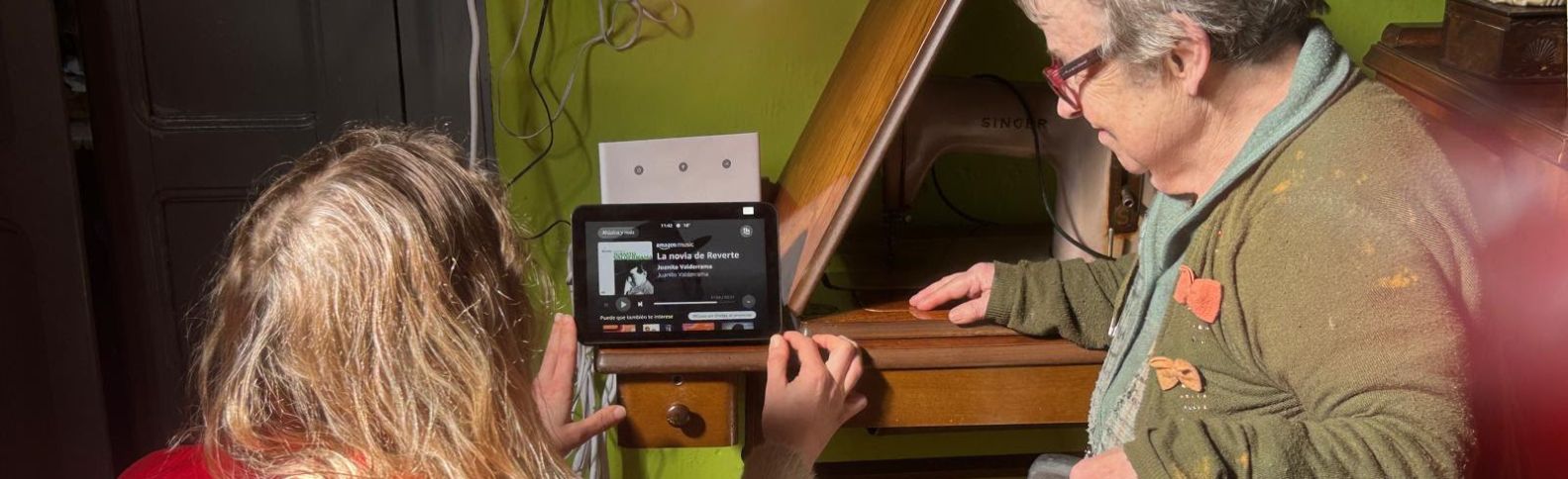 Cerca de 13.000 personas mayores se sienten menos solas y más conectadas gracias a 'Voces en Red'