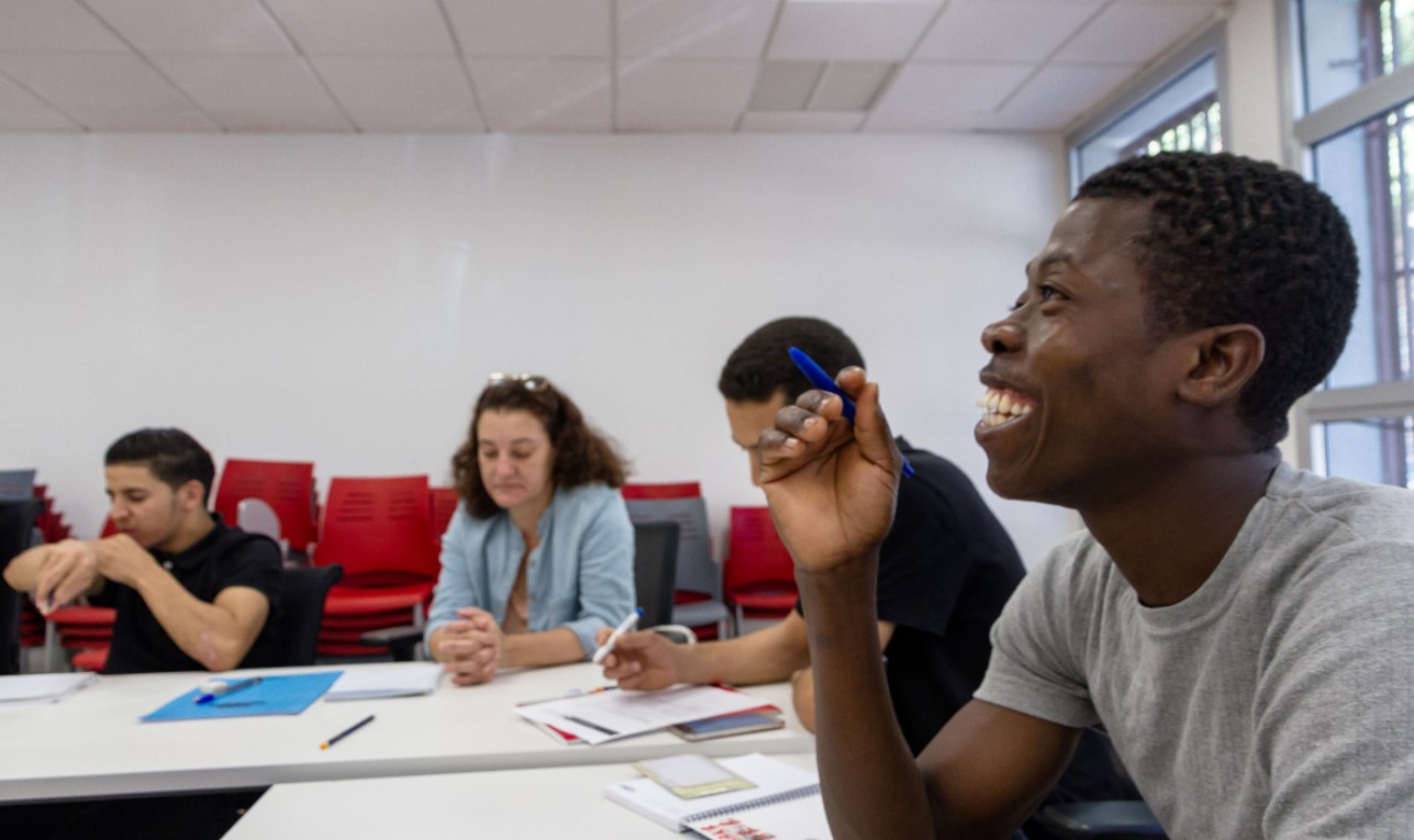 Cruz Roja presenta ‘¿Y ahora qué?’, la guía para la transición a la vida adulta