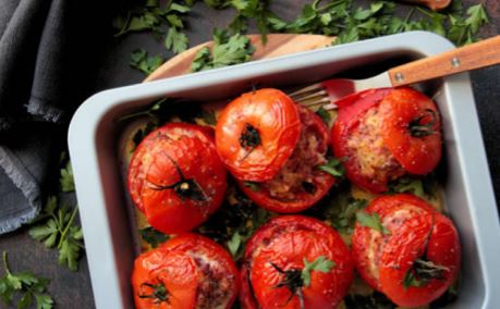 Tomates rellenos de verduras