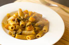 Pasta con calabaza y champiñones