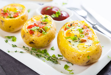 Patatas rellenas con huevo