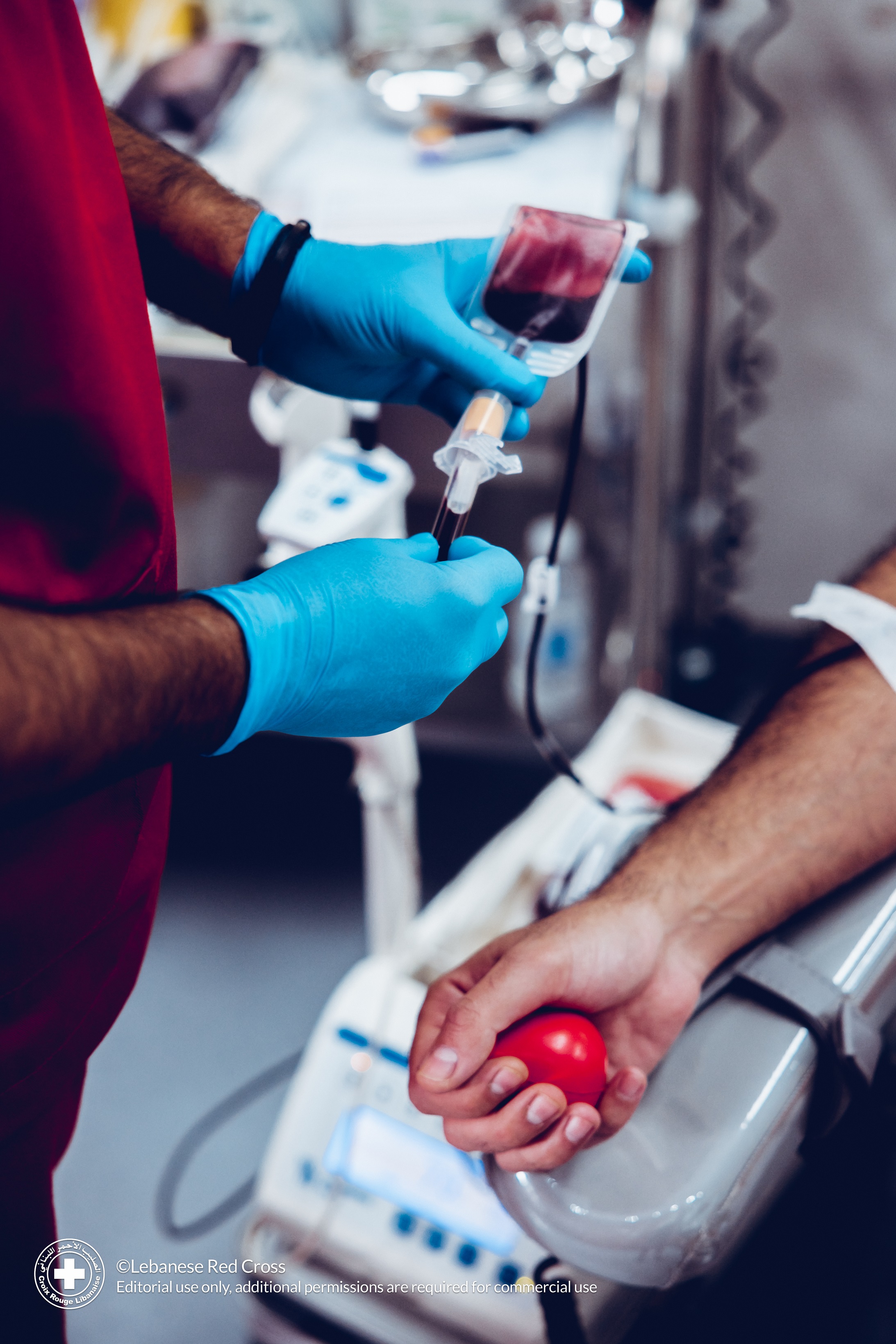 La Cruz Roja Libanesa facilita a la red hospitalaria de Líbano la provisión de sangre segura: salvar vidas y asegurar tratamientos esenciales a la población.